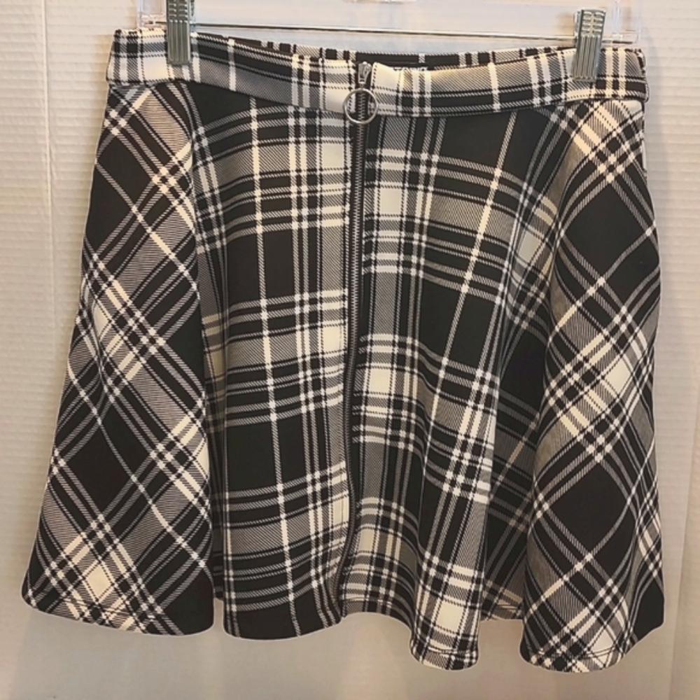 Hot Topic Black and White Plaid O Ring Skirt Short Size M Zip Front NWT Preppy